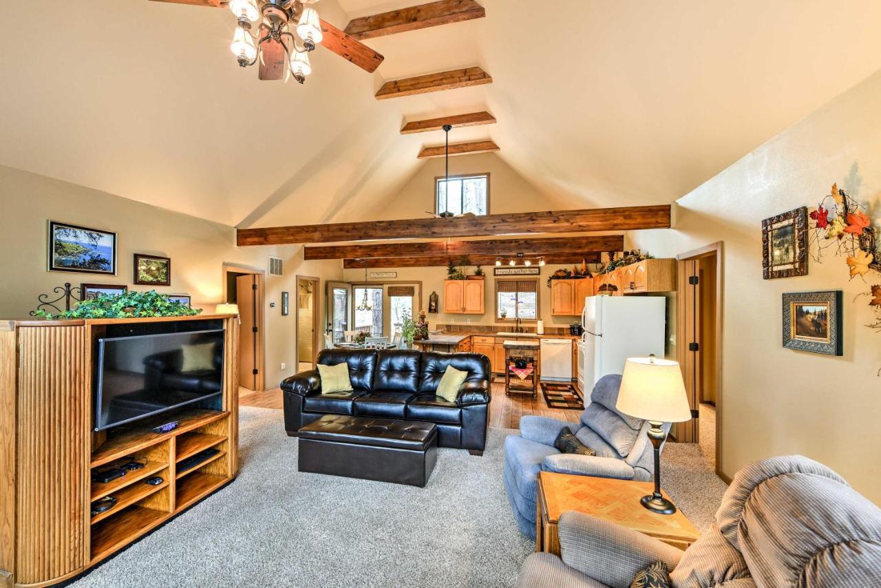 With Beautiful Forest Views And Deck! Holiday home