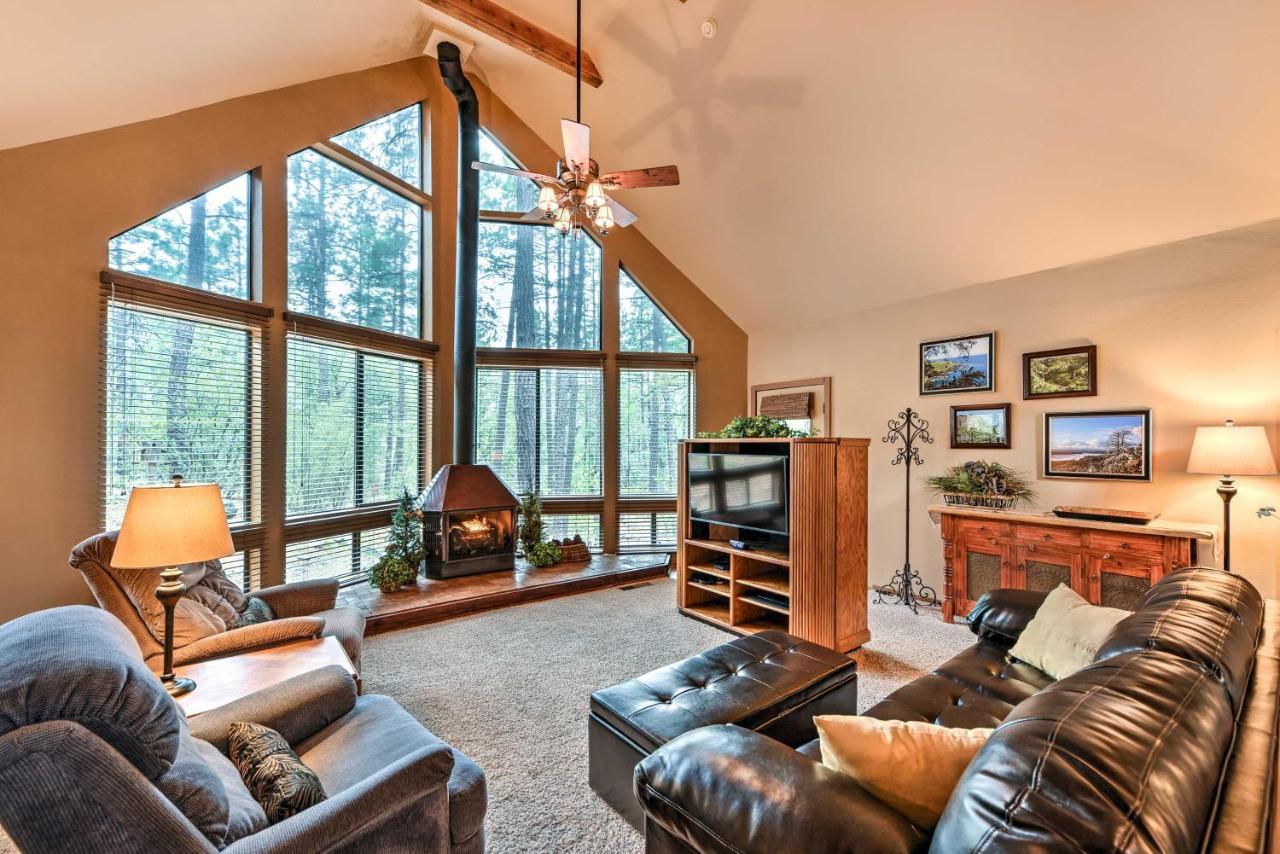 With Beautiful Forest Views And Deck! *